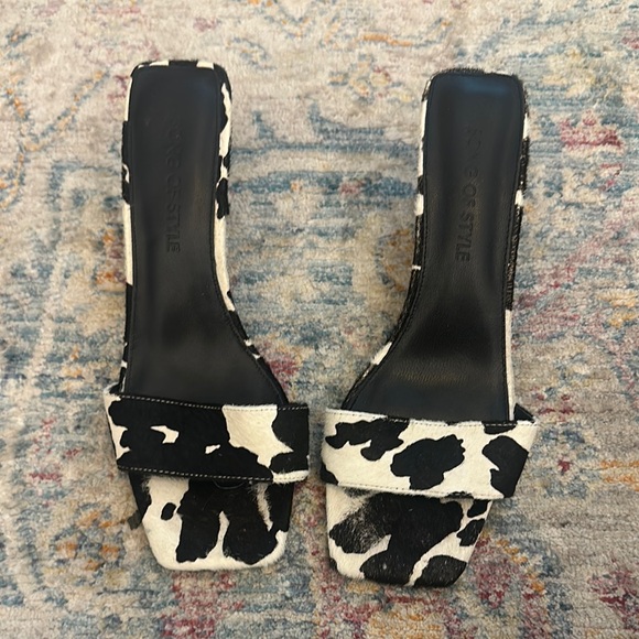 Song of Style Cow Print Women's Mules - Picture 1 of 3
